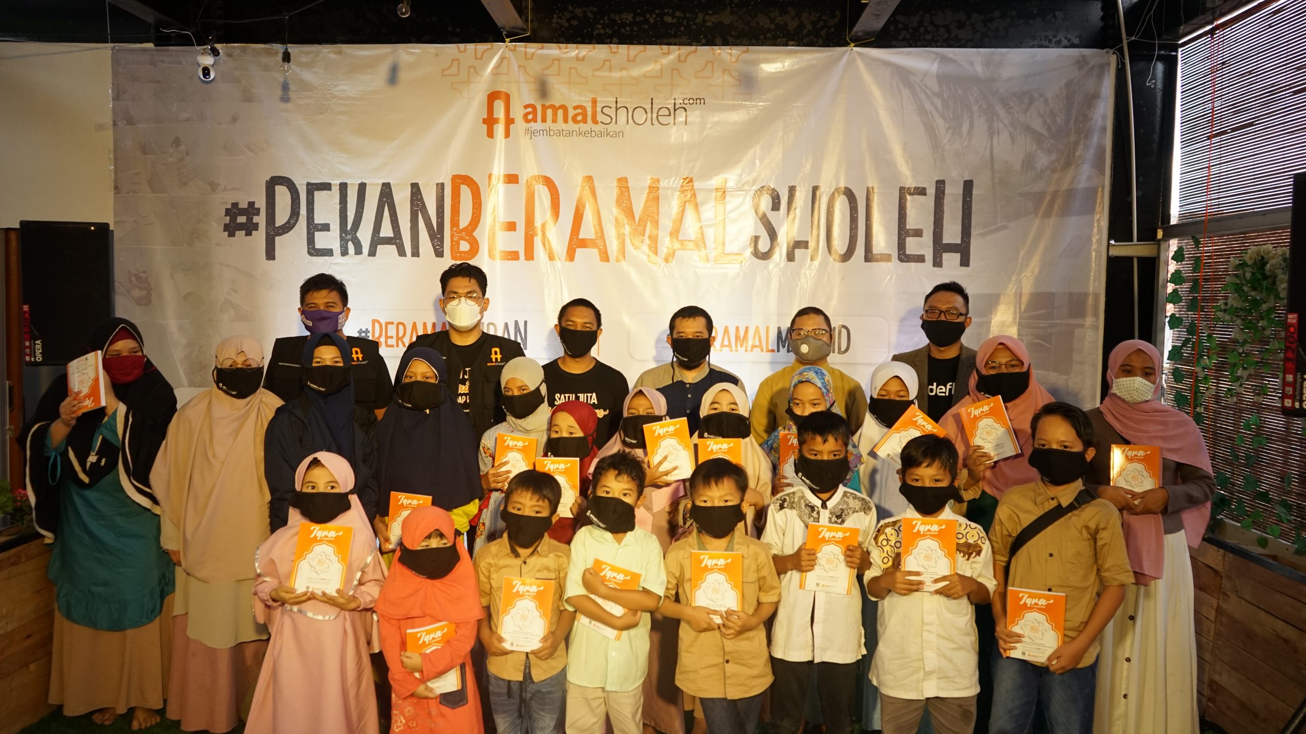 rizal armada, nur roni dan adik-adik panti