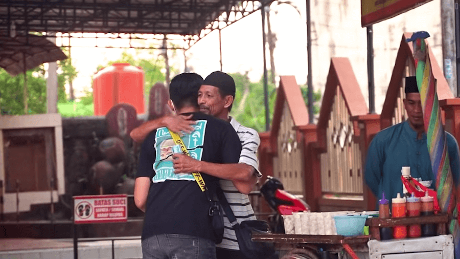 Bantu Pak Yono Borong Dagangannya