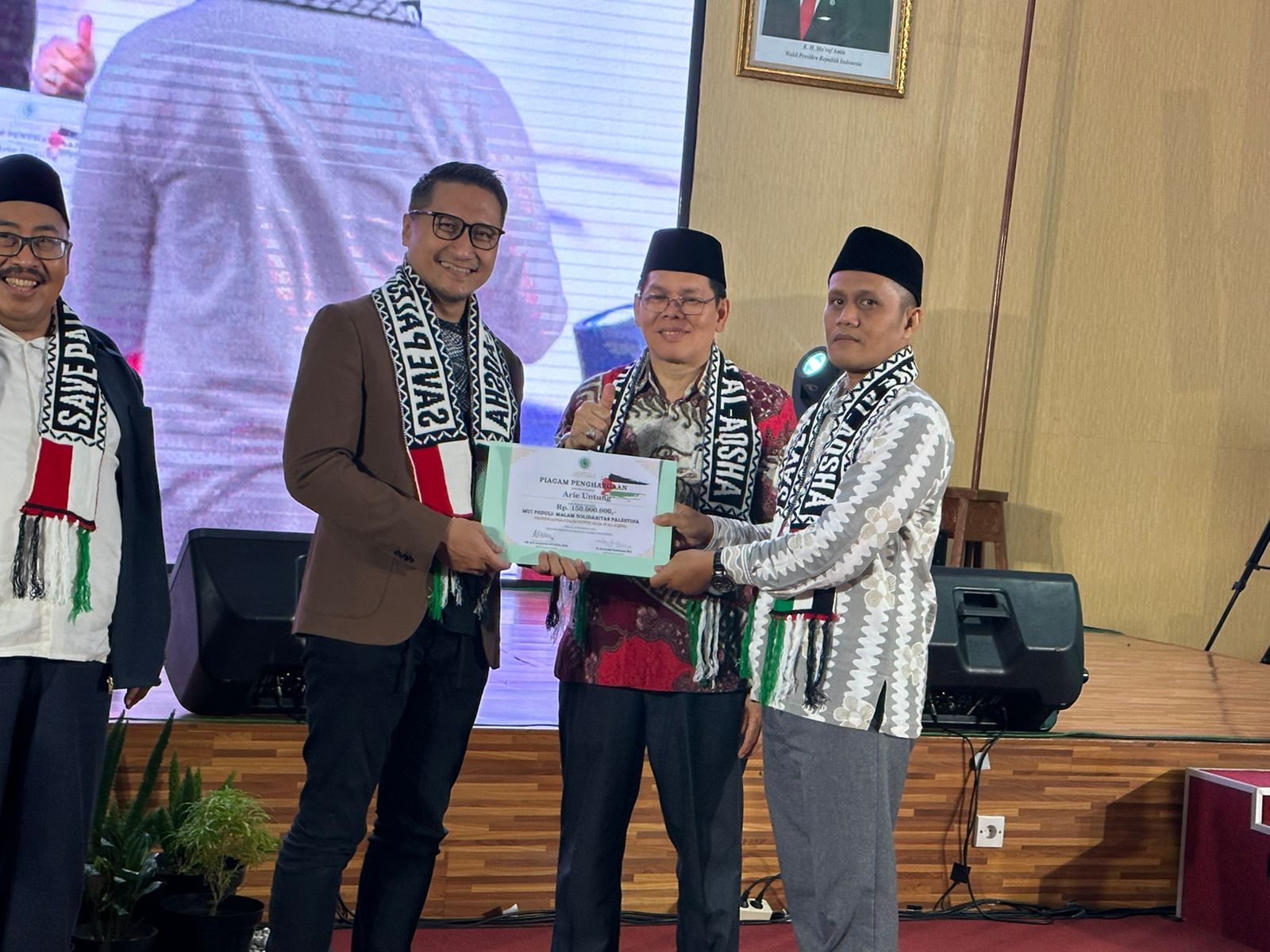 Arie Untung dan Fenita Arie Bantu Palestina, Donasi Terus Mengalir!